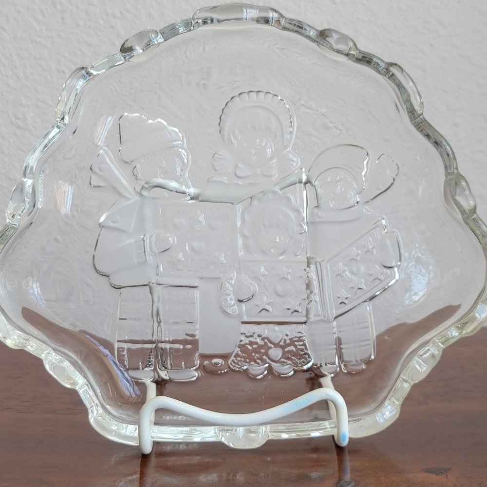 Caroler-themed glass dish candy bowl